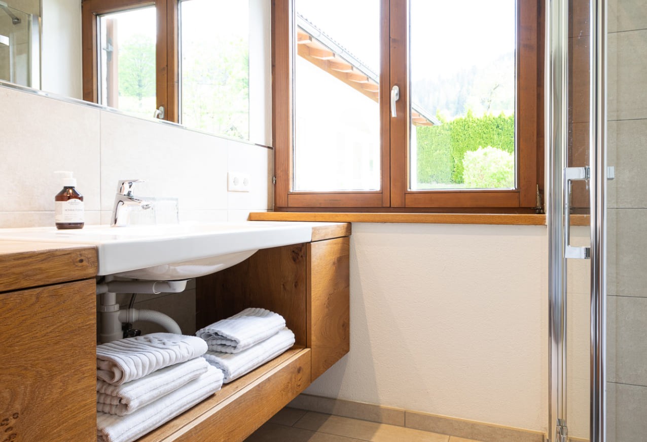 Badezimmer mit Dusche