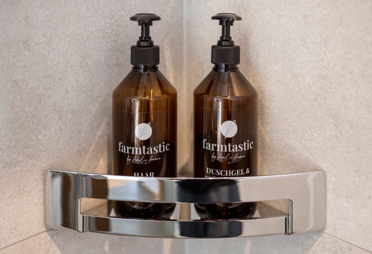Shampoo und Duschgel in der der Dusche © Lorenz Masser