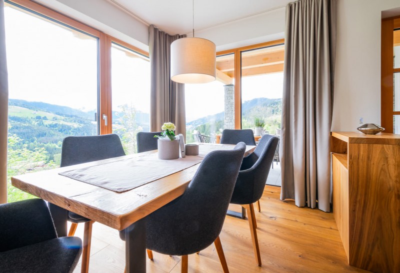 Esstisch mit traumhaftem Ausblick ins Tal von Eben