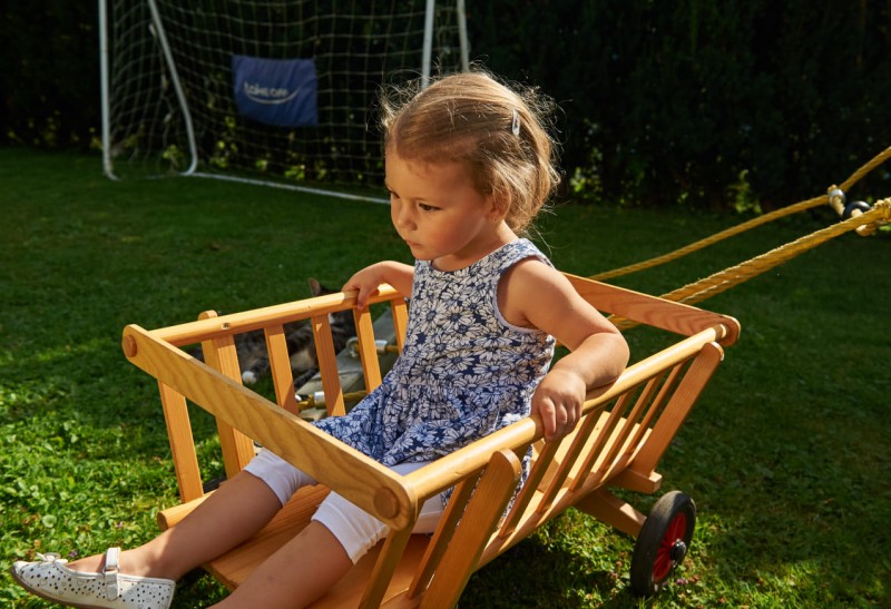 Bollerwagen, Tretkarts und Traktoren zum Spielen