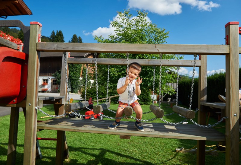 Spielplatz mit Klettermöglichkeit