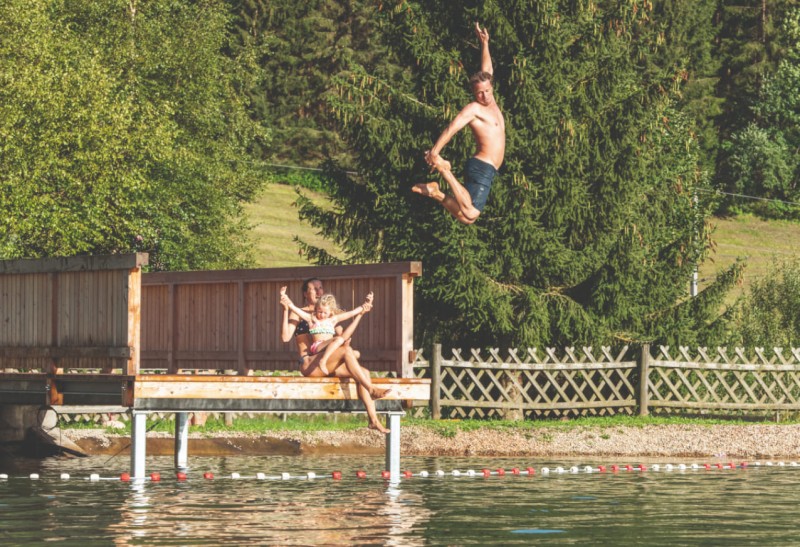 Sprung ins kühle Nass © Lorenz Masser