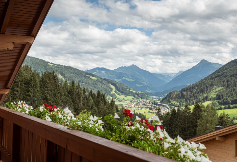 Aussicht ins Tal vom Balkon aus