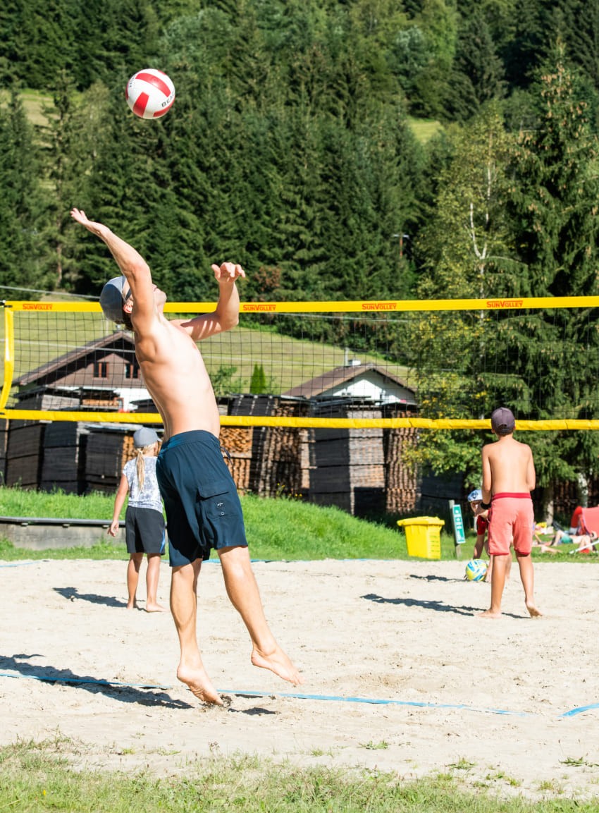 Beachvolleyball spielen am Ebener Badesee © TVB Eben / Lorenz Masser