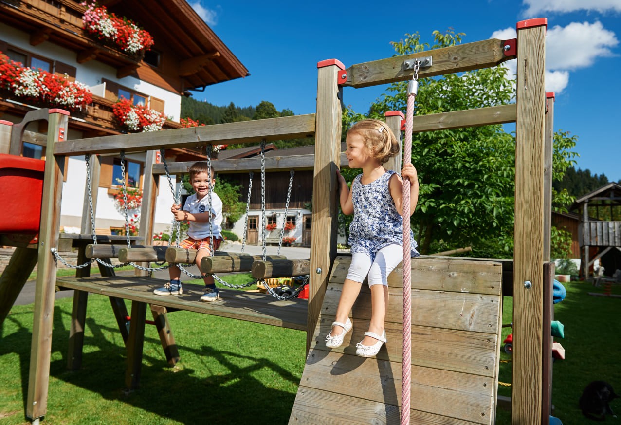 Spielplatz vor dem Bauernhaus